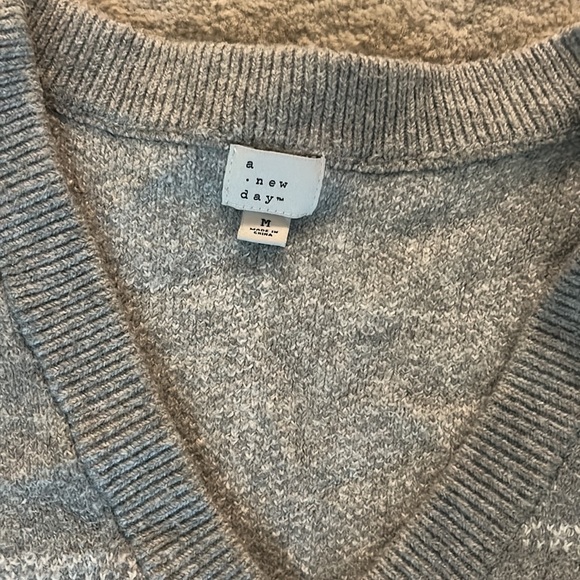 Cute sweater vest - Picture 2 of 4